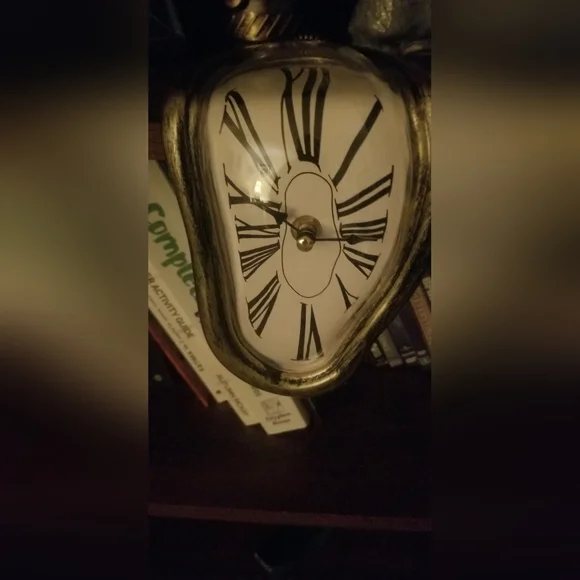Melting Clock. - Picture 3 of 5